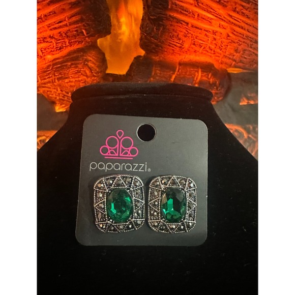 Paparazzi Emerald Elegance Earrings - Green Rhinestone Studs - Square‎ - Picture 1 of 3